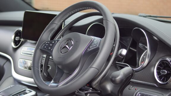 K5 Under Ring fitted to a Mercedes steering wheel with adjacent Push Brake.