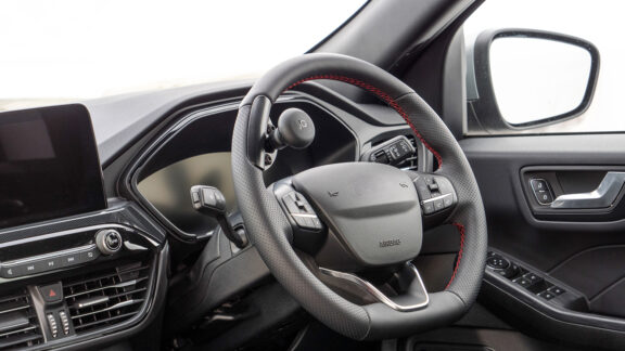 Steering aid with quick release ball grip option, a rounded knob attached to the steering wheel.